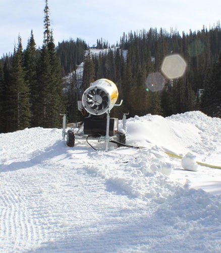 Snow making machine